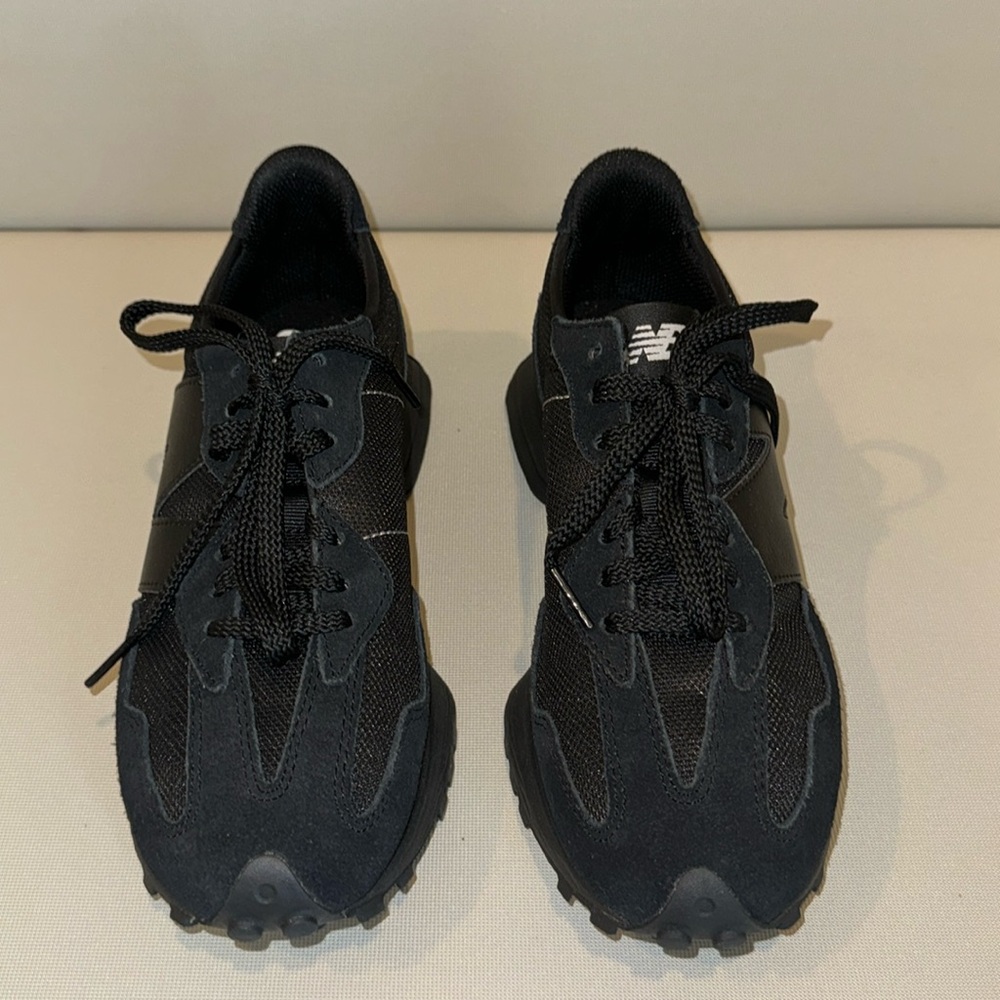 New balance 327 triple black size 8.5M/10W